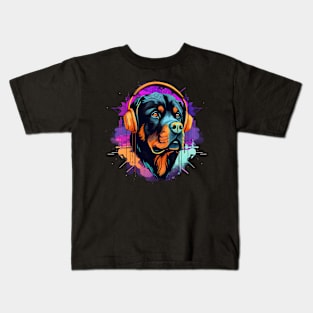 Rottweiler wears headphones - synth wave style Kids T-Shirt